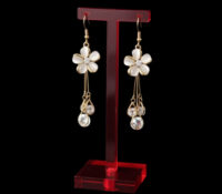 Custom acrylic retail boutiques dangler display stands