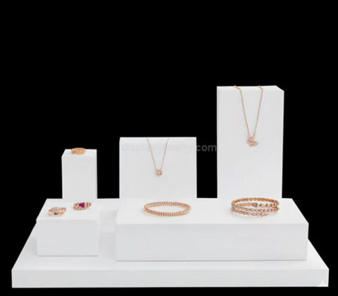 Custom acrylic jewelry set display props