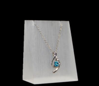 Custom acrylic retail necklaces display block NDJ-1003 Custom acrylic retail necklaces display block