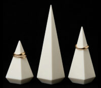 Custom rectangular cone acrylic ring display block RDJ-505 Custom rectangular cone acrylic ring display block