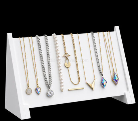 Custom necklaces display props
